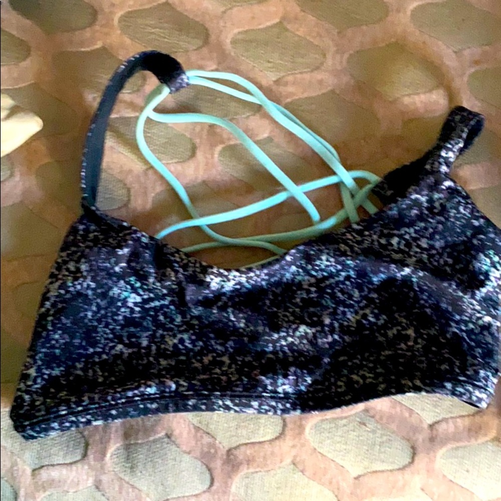 Lululemon free to be wild size 8